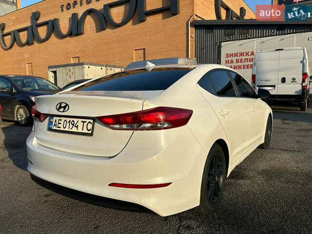 Белый Хендай Элантра, объемом двигателя 2 л и пробегом 180 тыс. км за 8900 $, фото 27 на Automoto.ua
