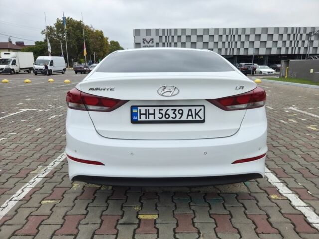 Белый Хендай Элантра, объемом двигателя 1.6 л и пробегом 195 тыс. км за 10500 $, фото 7 на Automoto.ua