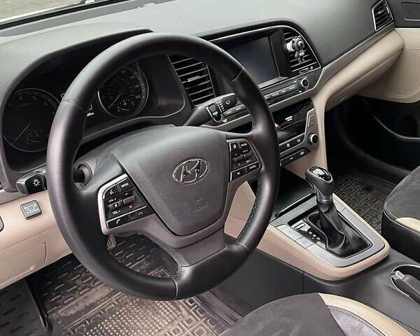 Белый Хендай Элантра, объемом двигателя 2 л и пробегом 112 тыс. км за 11800 $, фото 10 на Automoto.ua