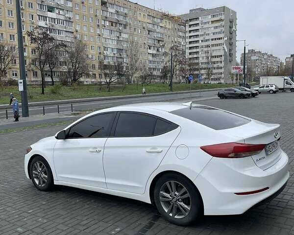 Белый Хендай Элантра, объемом двигателя 2 л и пробегом 112 тыс. км за 11800 $, фото 6 на Automoto.ua