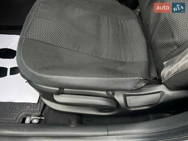 Белый Хендай Элантра, объемом двигателя 1.59 л и пробегом 220 тыс. км за 11800 $, фото 18 на Automoto.ua