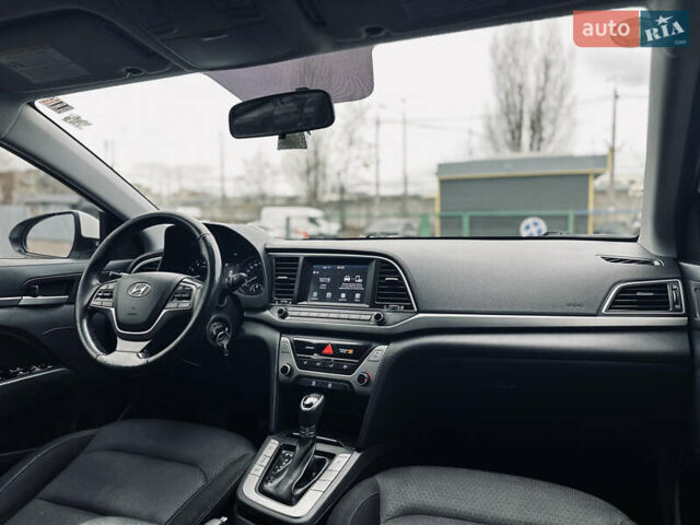 Белый Хендай Элантра, объемом двигателя 2 л и пробегом 254 тыс. км за 10400 $, фото 24 на Automoto.ua