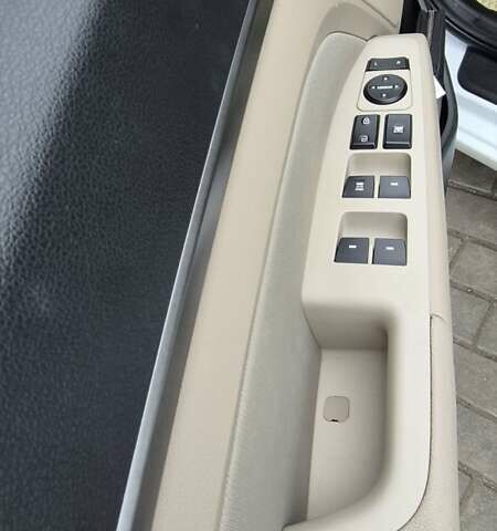 Белый Хендай Элантра, объемом двигателя 2 л и пробегом 140 тыс. км за 11500 $, фото 10 на Automoto.ua