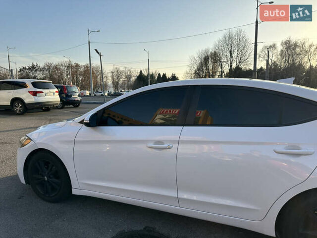 Белый Хендай Элантра, объемом двигателя 2 л и пробегом 180 тыс. км за 8900 $, фото 8 на Automoto.ua