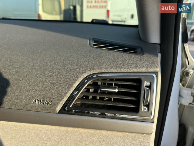 Белый Хендай Элантра, объемом двигателя 2 л и пробегом 180 тыс. км за 8900 $, фото 16 на Automoto.ua