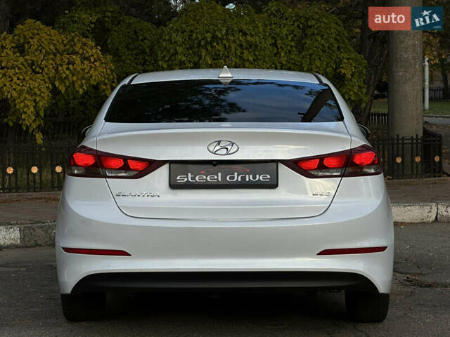 Хендай Элантра 2016 в Николаеве на Automoto.ua Белый Хендай Элантра, объемом двигателя 1.4 л и пробегом 160 тыс. км за 10999 $, фото 7 на Automoto.ua