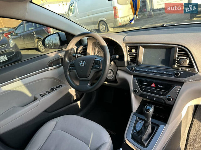 Белый Хендай Элантра, объемом двигателя 2 л и пробегом 180 тыс. км за 8900 $, фото 14 на Automoto.ua