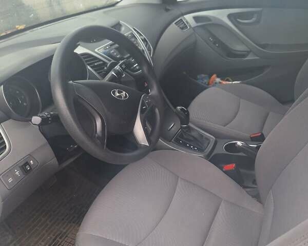 Белый Хендай Элантра, объемом двигателя 1.8 л и пробегом 92 тыс. км за 10000 $, фото 6 на Automoto.ua