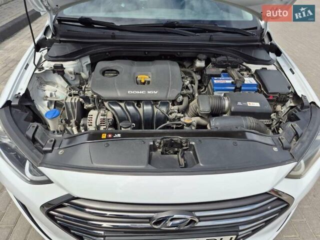 Белый Хендай Элантра, объемом двигателя 2 л и пробегом 80 тыс. км за 12800 $, фото 15 на Automoto.ua
