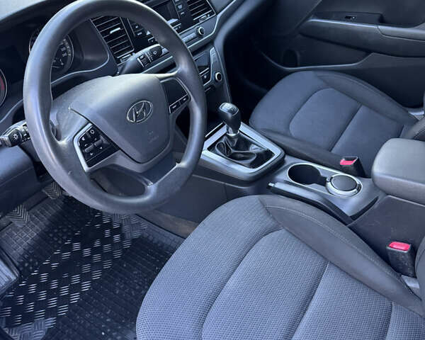 Белый Хендай Элантра, объемом двигателя 1.59 л и пробегом 160 тыс. км за 9650 $, фото 13 на Automoto.ua