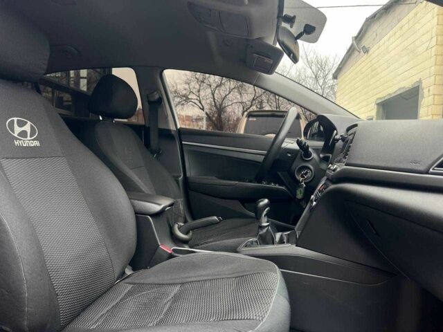 Білий Хендай Елантра, об'ємом двигуна 1.6 л та пробігом 220 тис. км за 11800 $, фото 19 на Automoto.ua