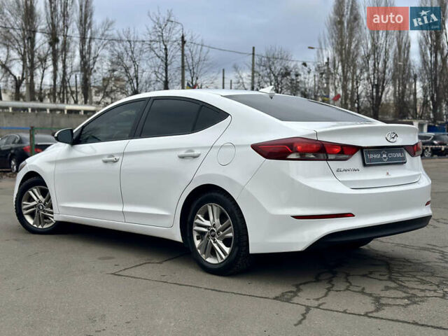 Белый Хендай Элантра, объемом двигателя 2 л и пробегом 254 тыс. км за 10400 $, фото 6 на Automoto.ua