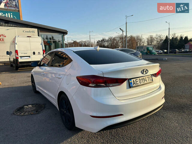 Белый Хендай Элантра, объемом двигателя 2 л и пробегом 180 тыс. км за 8900 $, фото 10 на Automoto.ua
