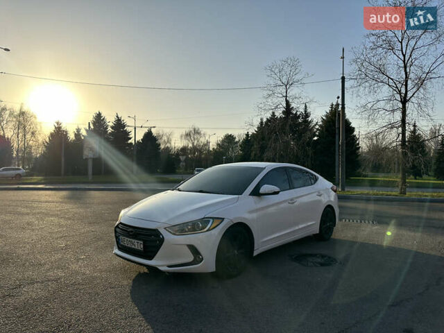 Белый Хендай Элантра, объемом двигателя 2 л и пробегом 180 тыс. км за 8900 $, фото 1 на Automoto.ua