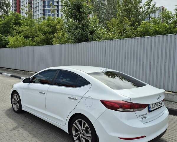Белый Хендай Элантра, объемом двигателя 2 л и пробегом 80 тыс. км за 12800 $, фото 8 на Automoto.ua