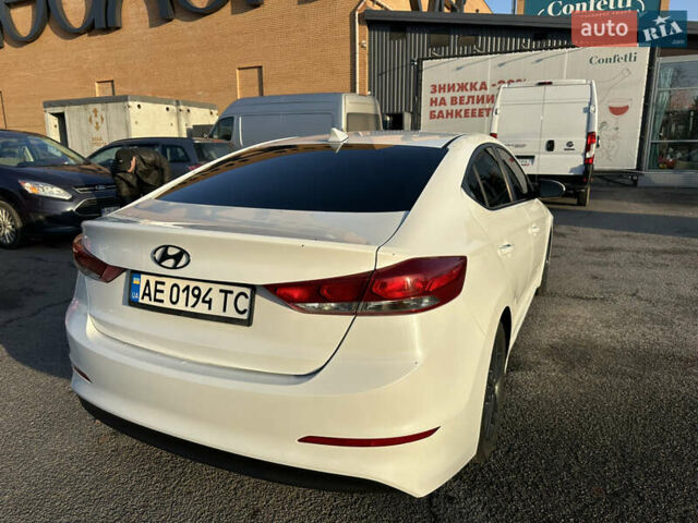 Белый Хендай Элантра, объемом двигателя 2 л и пробегом 180 тыс. км за 8900 $, фото 11 на Automoto.ua