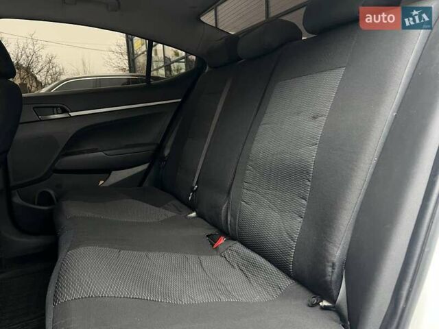 Белый Хендай Элантра, объемом двигателя 1.59 л и пробегом 220 тыс. км за 11800 $, фото 22 на Automoto.ua
