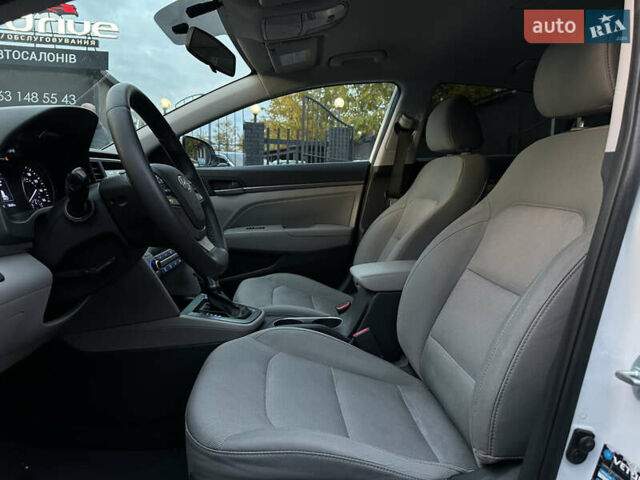 Хендай Элантра 2016 в Николаеве на Automoto.ua Белый Хендай Элантра, объемом двигателя 1.4 л и пробегом 160 тыс. км за 10999 $, фото 11 на Automoto.ua