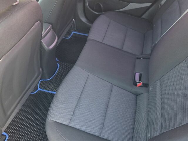 Белый Хендай Элантра, объемом двигателя 1.6 л и пробегом 195 тыс. км за 10500 $, фото 18 на Automoto.ua