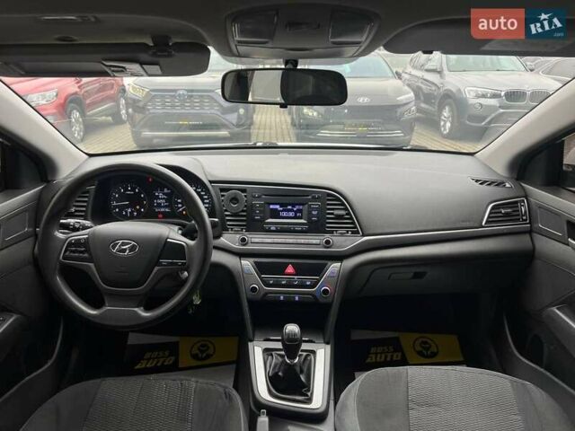 Белый Хендай Элантра, объемом двигателя 1.59 л и пробегом 220 тыс. км за 11800 $, фото 10 на Automoto.ua