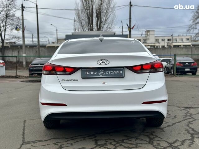 Белый Хендай Элантра, объемом двигателя 0 л и пробегом 254 тыс. км за 10400 $, фото 5 на Automoto.ua