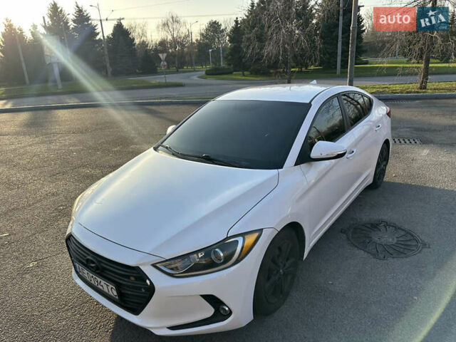 Белый Хендай Элантра, объемом двигателя 2 л и пробегом 180 тыс. км за 8900 $, фото 3 на Automoto.ua