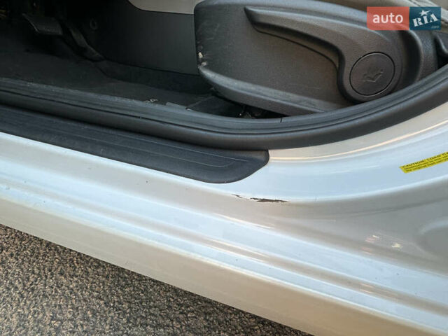 Белый Хендай Элантра, объемом двигателя 2 л и пробегом 180 тыс. км за 8900 $, фото 26 на Automoto.ua