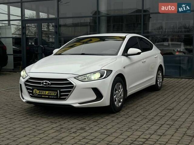 Белый Хендай Элантра, объемом двигателя 1.59 л и пробегом 220 тыс. км за 11800 $, фото 2 на Automoto.ua
