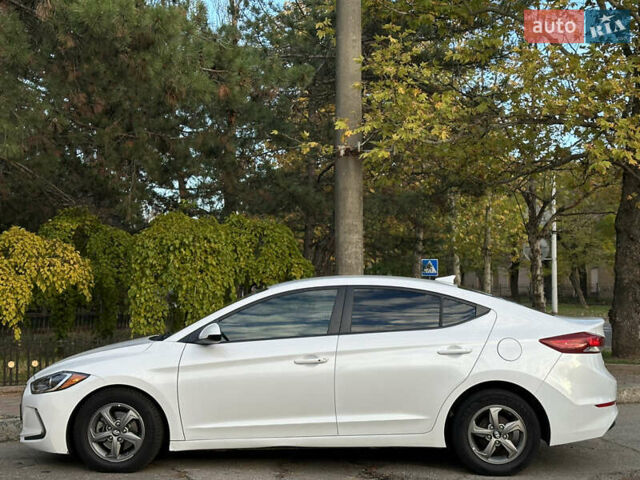 Хендай Элантра 2016 в Николаеве на Automoto.ua Белый Хендай Элантра, объемом двигателя 1.4 л и пробегом 160 тыс. км за 10999 $, фото 5 на Automoto.ua