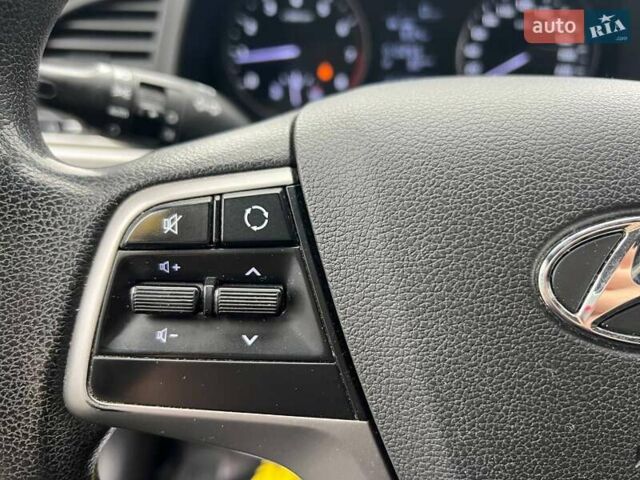 Белый Хендай Элантра, объемом двигателя 1.59 л и пробегом 220 тыс. км за 11800 $, фото 13 на Automoto.ua