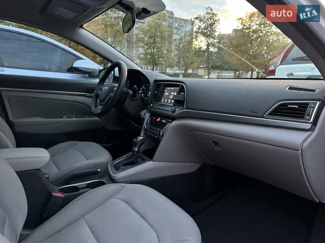 Хендай Элантра 2016 в Николаеве на Automoto.ua Белый Хендай Элантра, объемом двигателя 1.4 л и пробегом 160 тыс. км за 10999 $, фото 12 на Automoto.ua