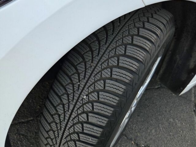 Белый Хендай Элантра, объемом двигателя 1.6 л и пробегом 195 тыс. км за 10500 $, фото 12 на Automoto.ua