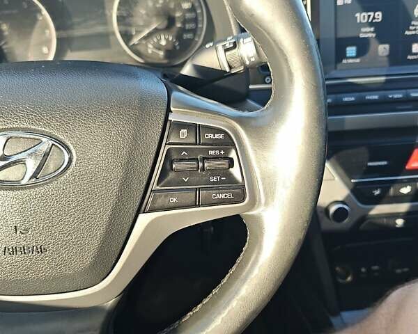 Білий Хендай Елантра, об'ємом двигуна 2 л та пробігом 255 тис. км за 10500 $, фото 3 на Automoto.ua