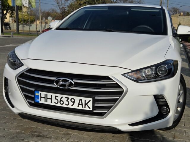 Белый Хендай Элантра, объемом двигателя 1.6 л и пробегом 195 тыс. км за 10500 $, фото 10 на Automoto.ua