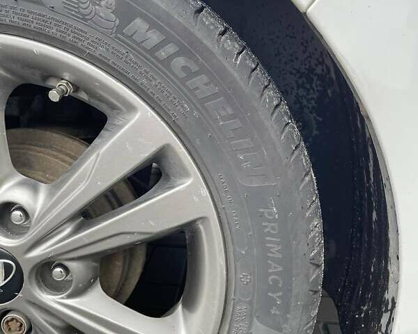 Белый Хендай Элантра, объемом двигателя 2 л и пробегом 112 тыс. км за 11800 $, фото 5 на Automoto.ua