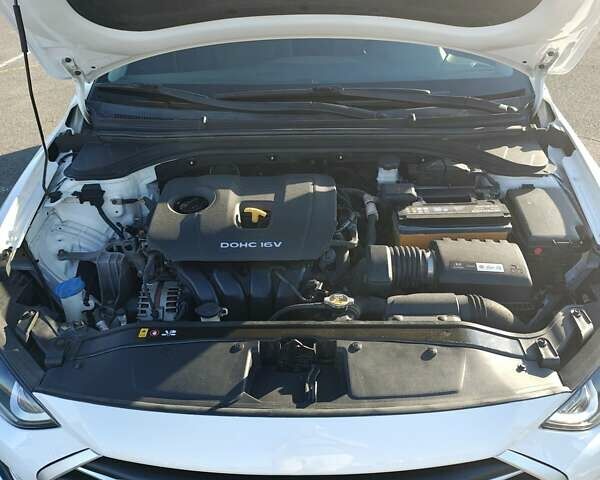 Білий Хендай Елантра, об'ємом двигуна 2 л та пробігом 255 тис. км за 10500 $, фото 17 на Automoto.ua