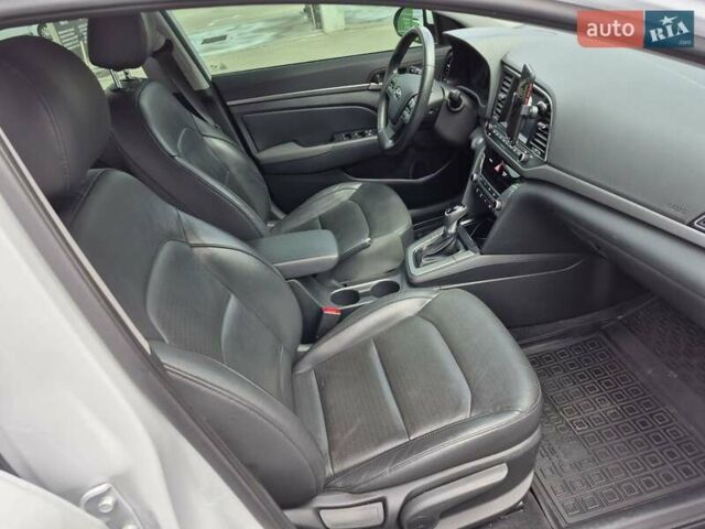 Белый Хендай Элантра, объемом двигателя 2 л и пробегом 80 тыс. км за 12800 $, фото 12 на Automoto.ua