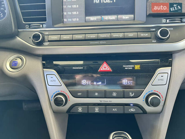 Белый Хендай Элантра, объемом двигателя 1.35 л и пробегом 160 тыс. км за 10899 $, фото 12 на Automoto.ua