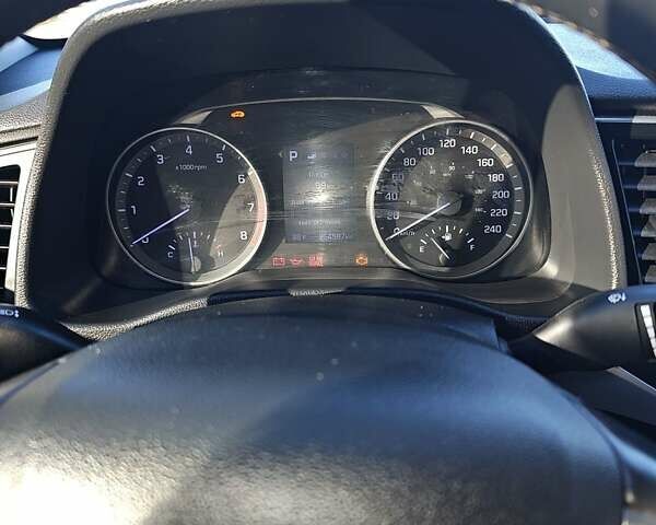 Білий Хендай Елантра, об'ємом двигуна 2 л та пробігом 255 тис. км за 10500 $, фото 8 на Automoto.ua