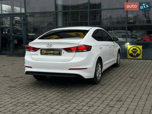 Белый Хендай Элантра, объемом двигателя 1.59 л и пробегом 220 тыс. км за 11800 $, фото 6 на Automoto.ua
