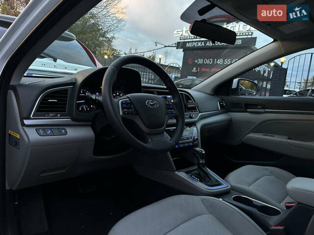 Хендай Элантра 2016 в Николаеве на Automoto.ua Белый Хендай Элантра, объемом двигателя 1.4 л и пробегом 160 тыс. км за 10999 $, фото 9 на Automoto.ua