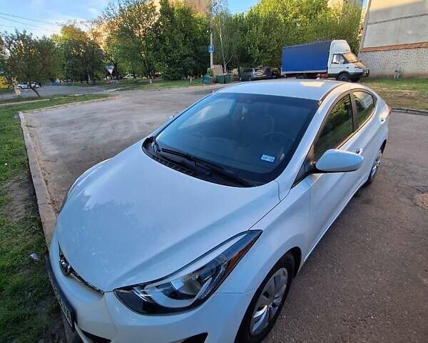 Белый Хендай Элантра, объемом двигателя 1.8 л и пробегом 92 тыс. км за 10000 $, фото 4 на Automoto.ua