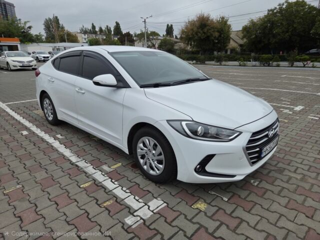 Белый Хендай Элантра, объемом двигателя 1.6 л и пробегом 195 тыс. км за 10500 $, фото 4 на Automoto.ua
