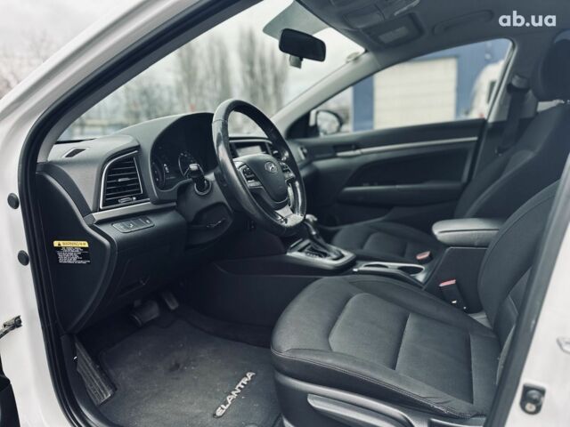 Белый Хендай Элантра, объемом двигателя 0 л и пробегом 254 тыс. км за 10400 $, фото 12 на Automoto.ua