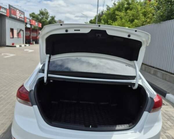 Белый Хендай Элантра, объемом двигателя 2 л и пробегом 80 тыс. км за 12800 $, фото 17 на Automoto.ua