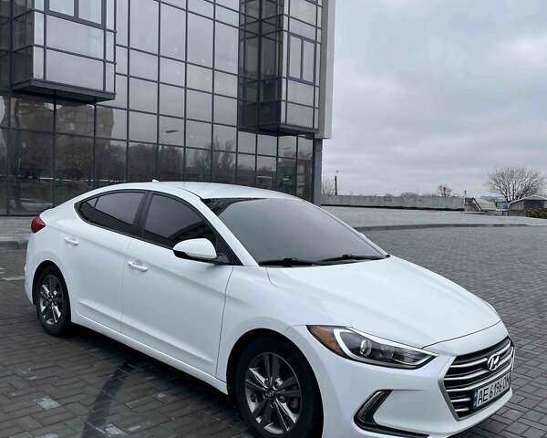 Белый Хендай Элантра, объемом двигателя 2 л и пробегом 112 тыс. км за 11800 $, фото 2 на Automoto.ua