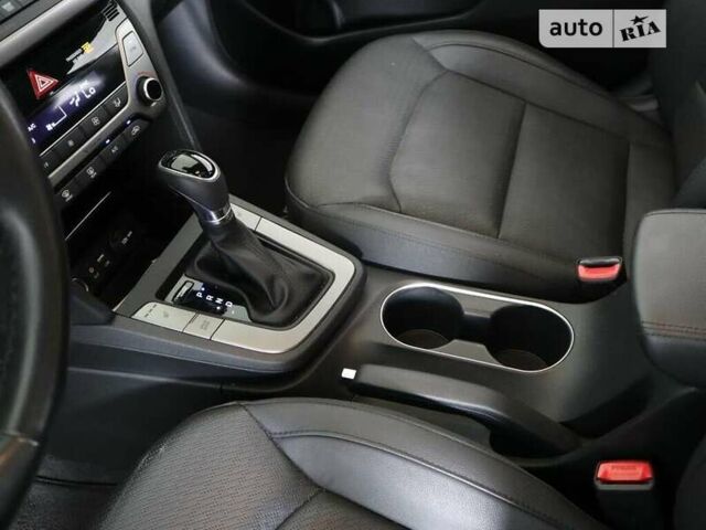 Белый Хендай Элантра, объемом двигателя 2 л и пробегом 44 тыс. км за 3000 $, фото 11 на Automoto.ua