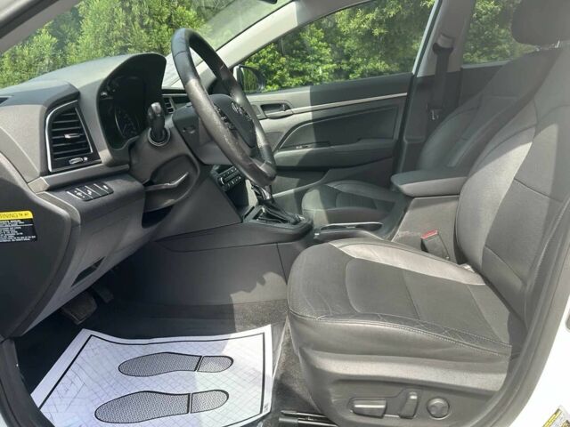 Белый Хендай Элантра, объемом двигателя 2 л и пробегом 70 тыс. км за 2600 $, фото 9 на Automoto.ua