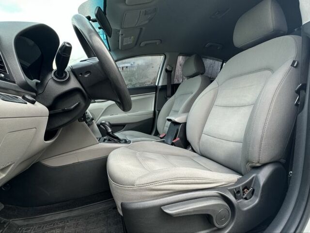 Хендай Элантра 2017 в Киеве на Automoto.ua Белый Хендай Элантра, объемом двигателя 2 л и пробегом 200 тыс. км за 7700 $, фото 9 на Automoto.ua