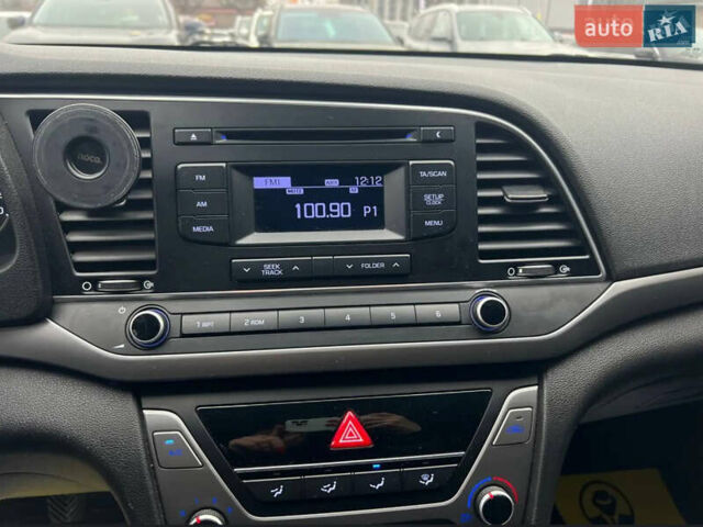Білий Хендай Елантра, об'ємом двигуна 1.6 л та пробігом 220 тис. км за 11600 $, фото 8 на Automoto.ua